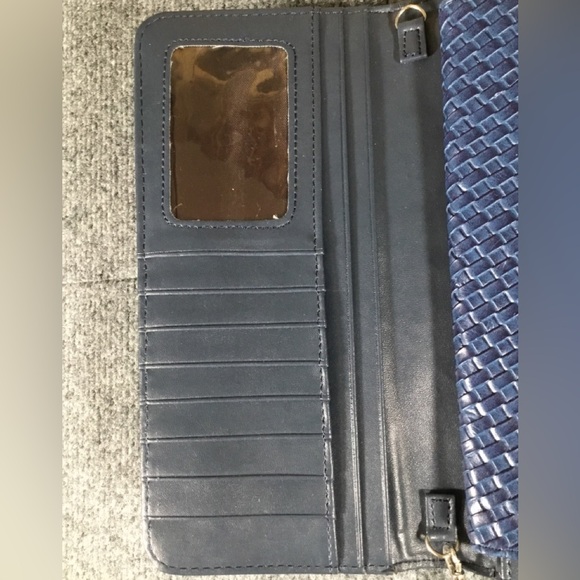 Wristlet wallet blue EUC - Picture 4 of 4